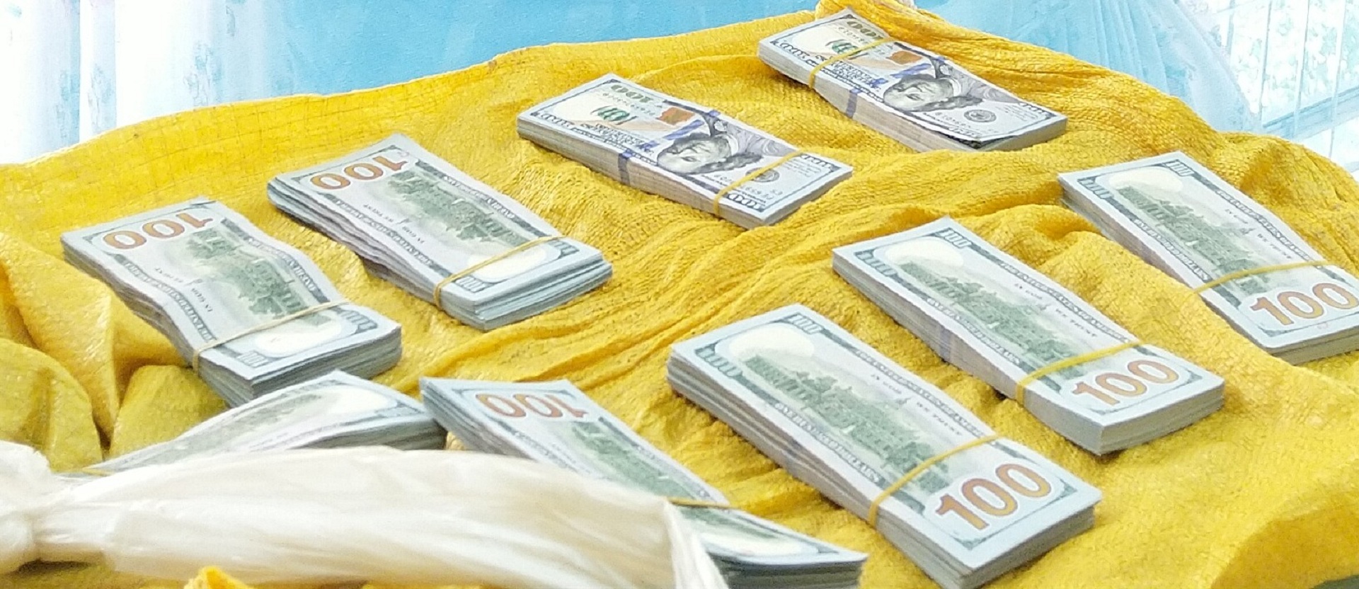 An Giang: Phát hiện, bắt giữ 86.200 USD vận chuyển trái phép qua biên giới